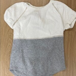 Lou & Grey White and Gray Short Sleeve Tee